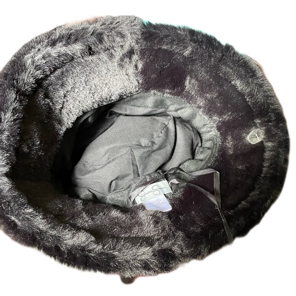 NWT Beautiful Faux Fur Bucket Hat - Picture 5 of 6